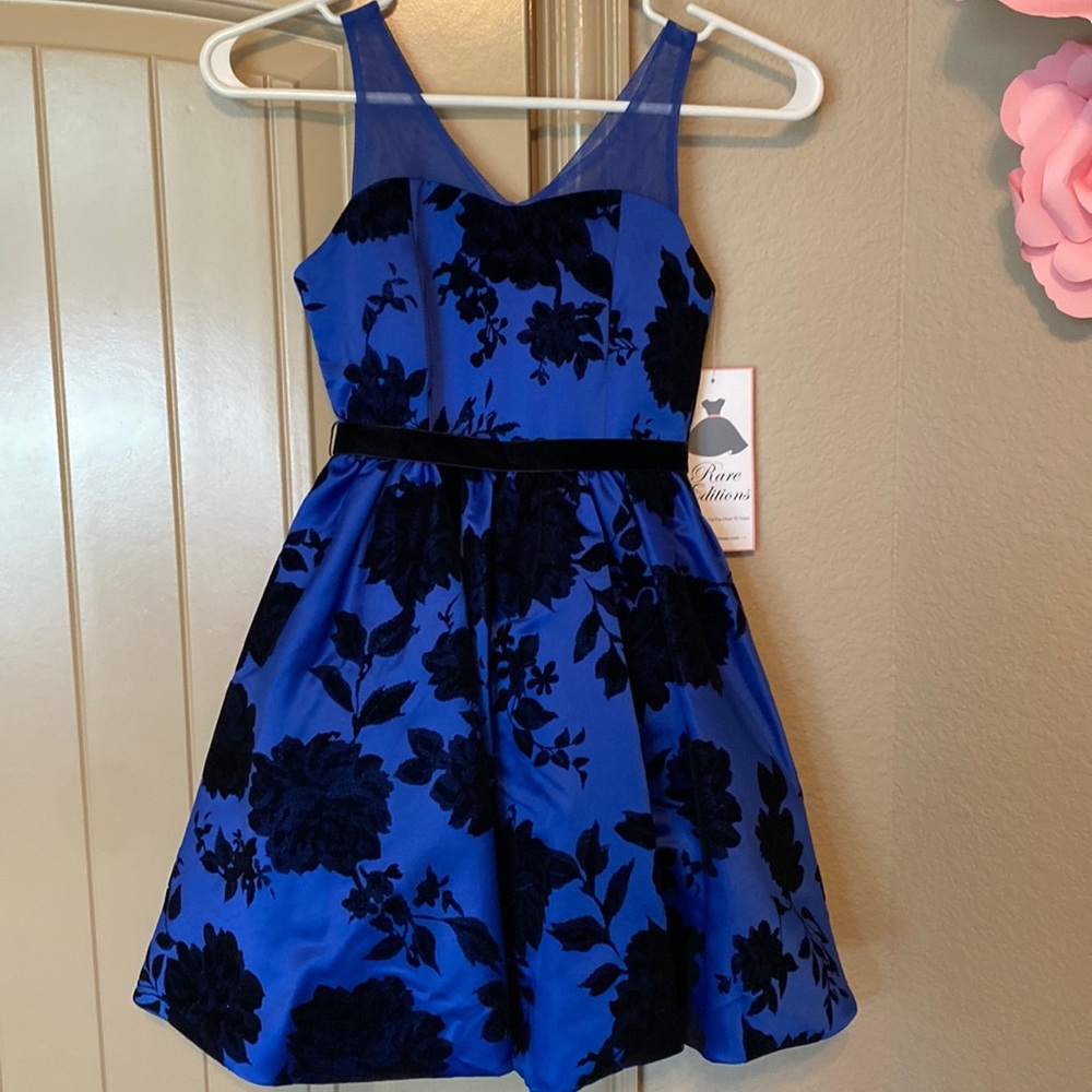 Girls black and blue gorgeous formal dress size 7